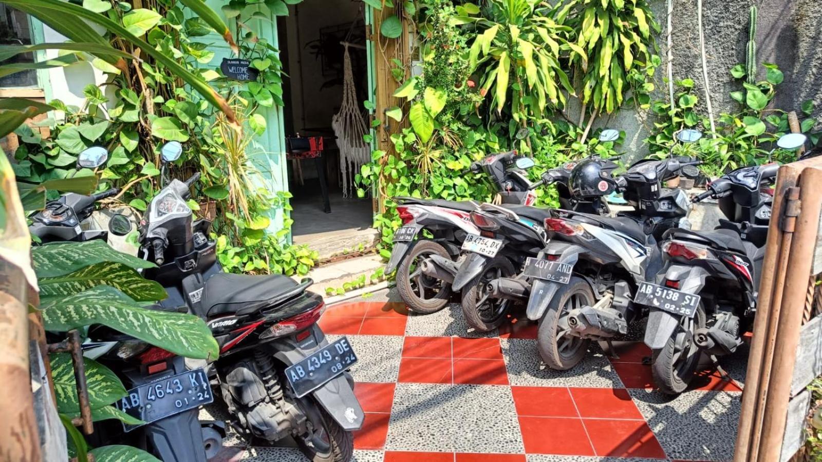 Sante Commune Hostel Yogyakarta Exterior photo