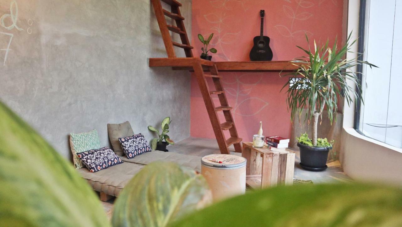 Sante Commune Hostel Yogyakarta Exterior photo