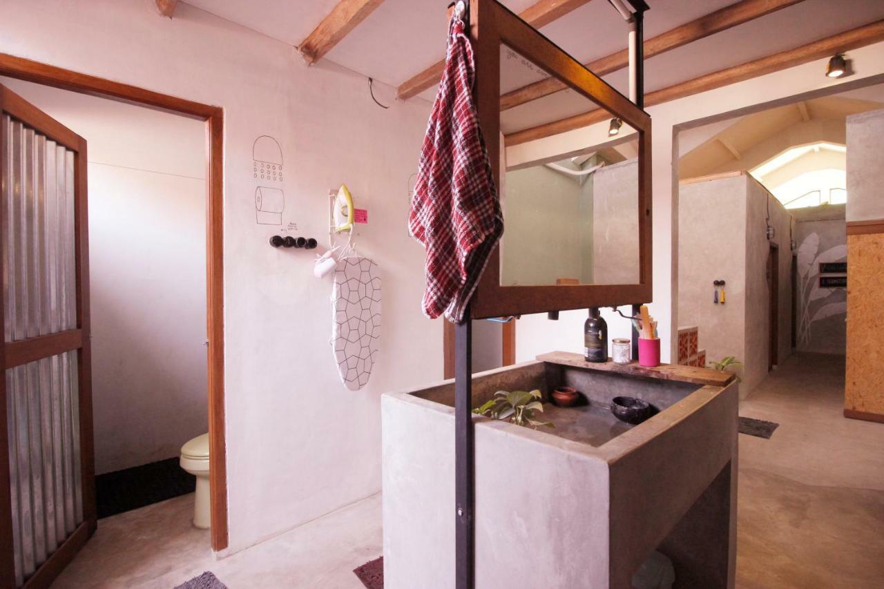 Sante Commune Hostel Yogyakarta Exterior photo
