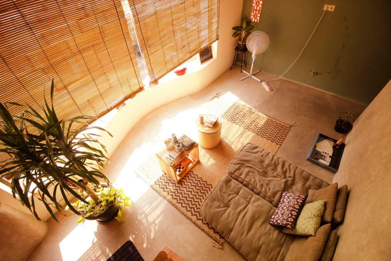Sante Commune Hostel Yogyakarta Exterior photo